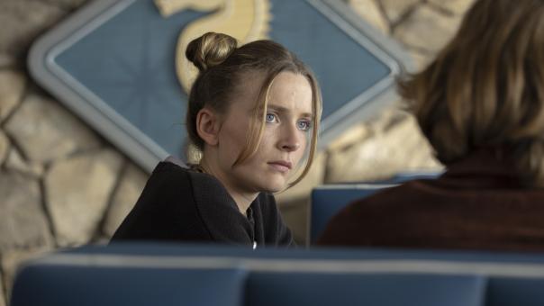 Jelena Charkova (Momo Beier) in Sony Pictures' DIE DREI ??? – TOTENINSEL Foto von: Tomás Correa © Wiedemann und Berg Film GmbH/Deutsche Columbia Pictures Filmproduktion GmbH