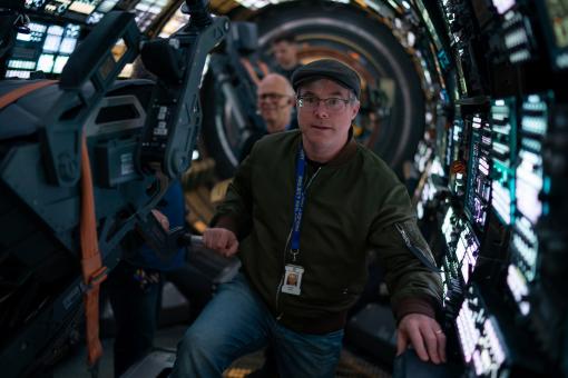 Andy Weir, Autor von „Project Hail Mary“, am Set von DER ASTRONAUT - PROJECT HAIL MARY, von Amazon MGM Studios. Photo credit: Jonathan Olley  © 2026 Amazon Content Services LLC. All Rights Reserved.